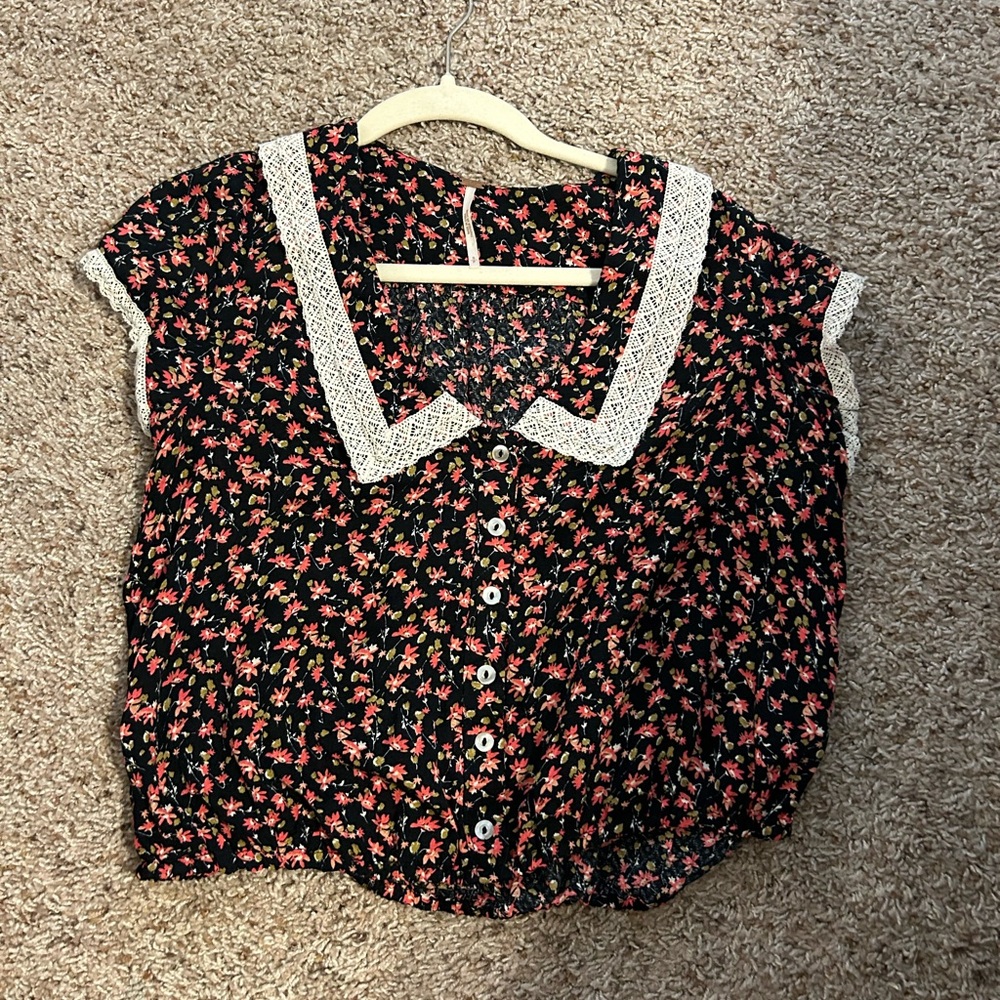 Floral Button-Up Blouse with Lace Collar